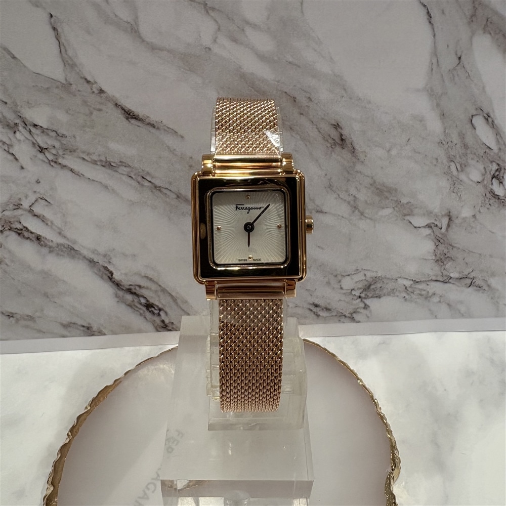 【Ferragamo フェラガモ】スクエアSFBY00219のご紹介〈junksルクア大阪・梅田〉