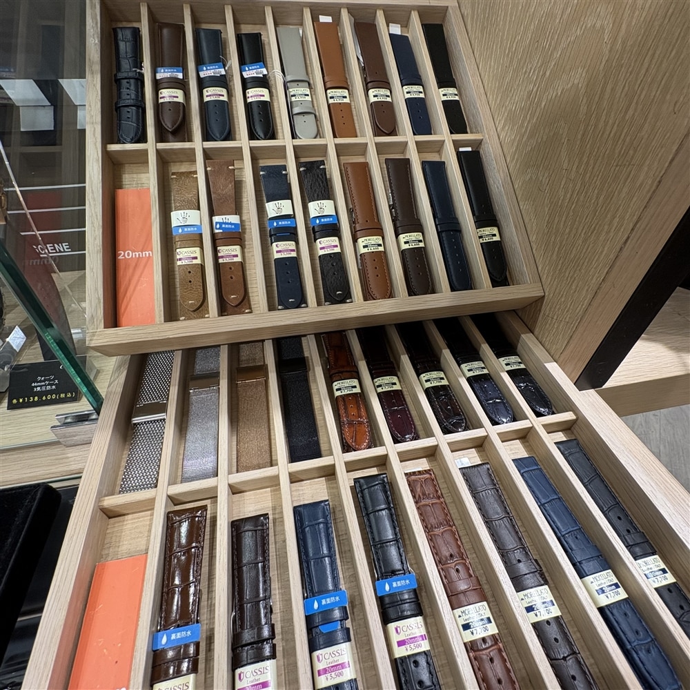 ベルト交換受け付けてます★〜GWのお出かけ前のお手入れはいかが〜〈junksルクア大阪・梅田〉