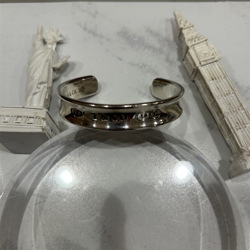 【VINTAGE TIFFANY】大人気アイテム!! ナローバングル 夏、冬関わらず使える最強アイテム!!〈junks ルクア大阪店・梅田〉