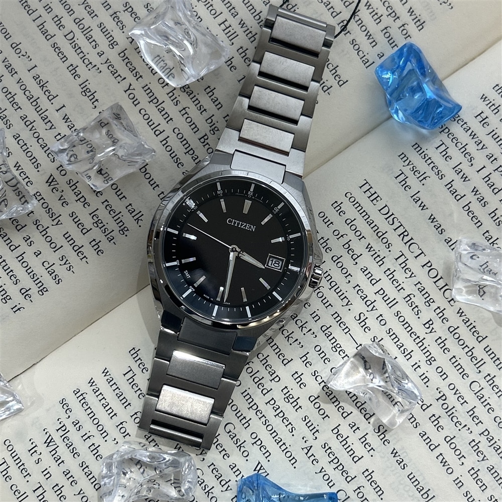 【CITIZEN ATTESA】日時調整不要で傷にも強い、水にも強い、軽いの三拍子揃ったシンプルなデザインの腕時計のご紹介〈junks ルクア大阪店・梅田〉