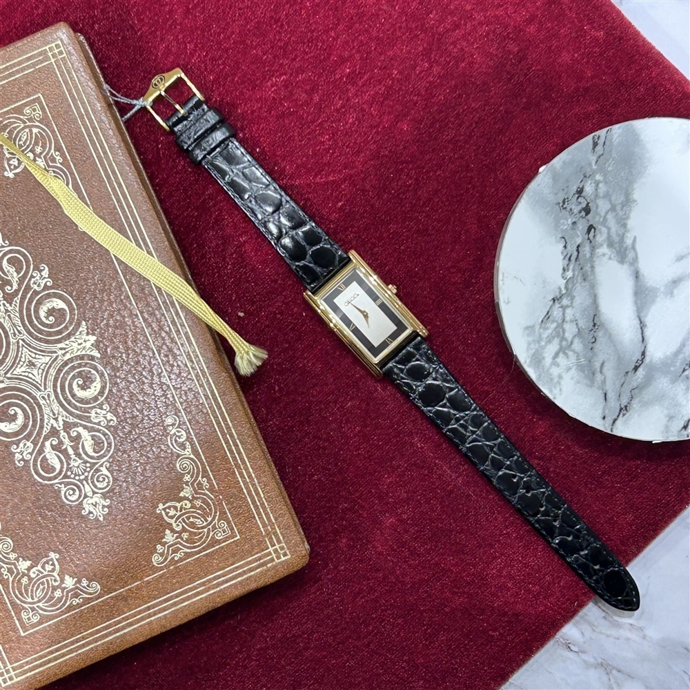 【VINTAGE GUCCI】クール・エレガンスを兼ね備えたスクエアウォッチのご紹介〈junks ルクア大阪店・梅田〉