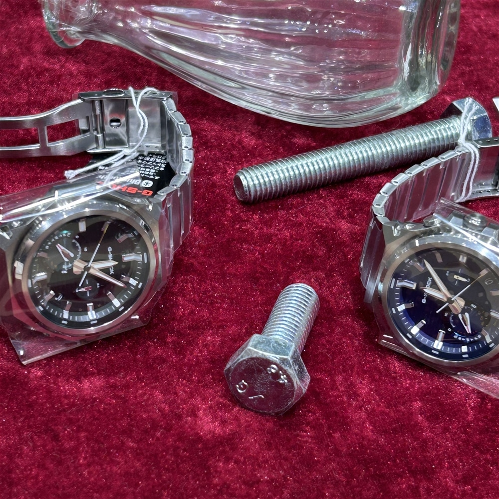 【G-SHOCK】アナログでフルメタル仕様　青と緑の文字盤が綺麗かつl鮮やかに光輝く腕時計のご紹介〈junks ルクア大阪店・梅田〉