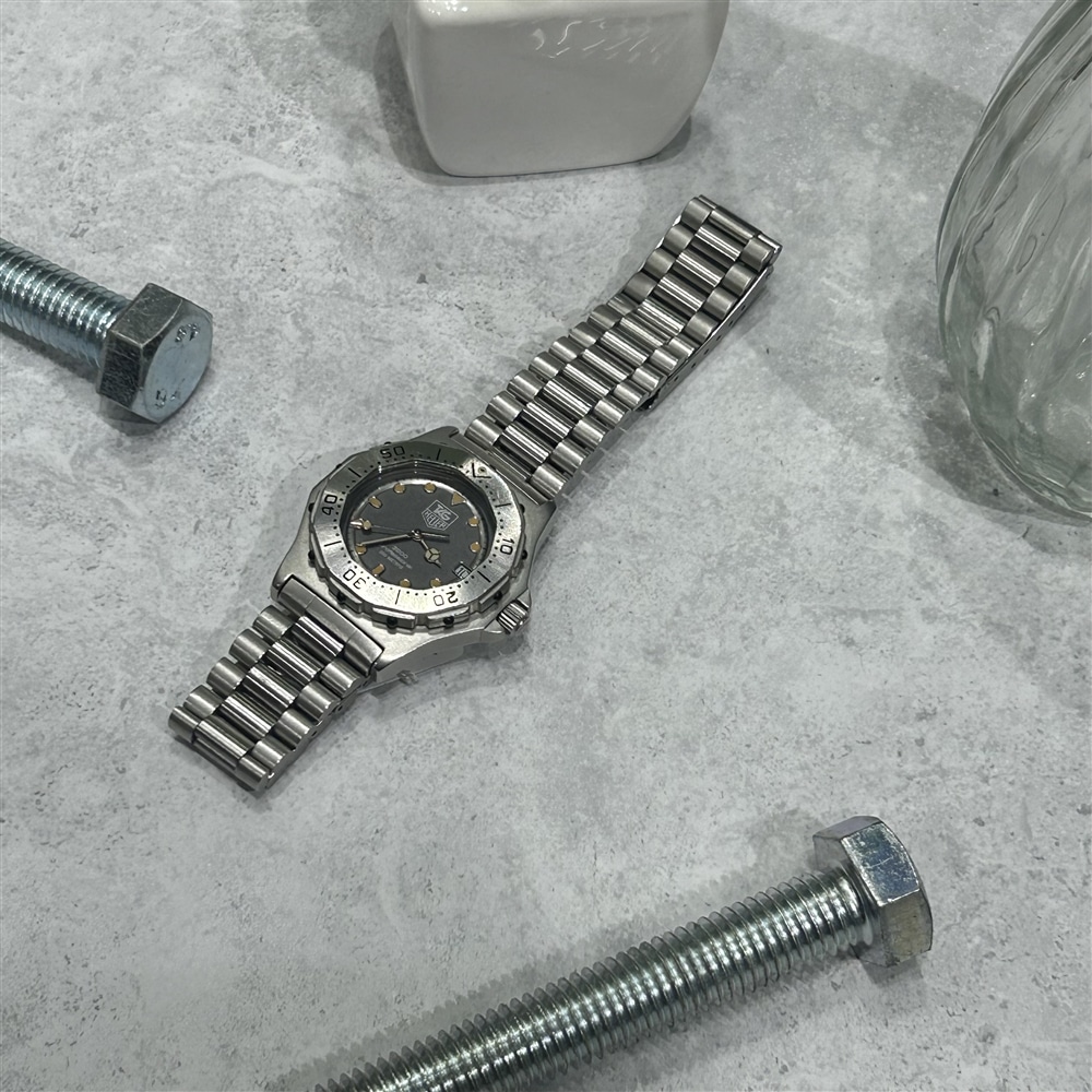 【Vintage TAG HEUER】マットなステンレススチールが知性的で洗練された腕時計のご紹介〈junks ルクア大阪店・梅田〉