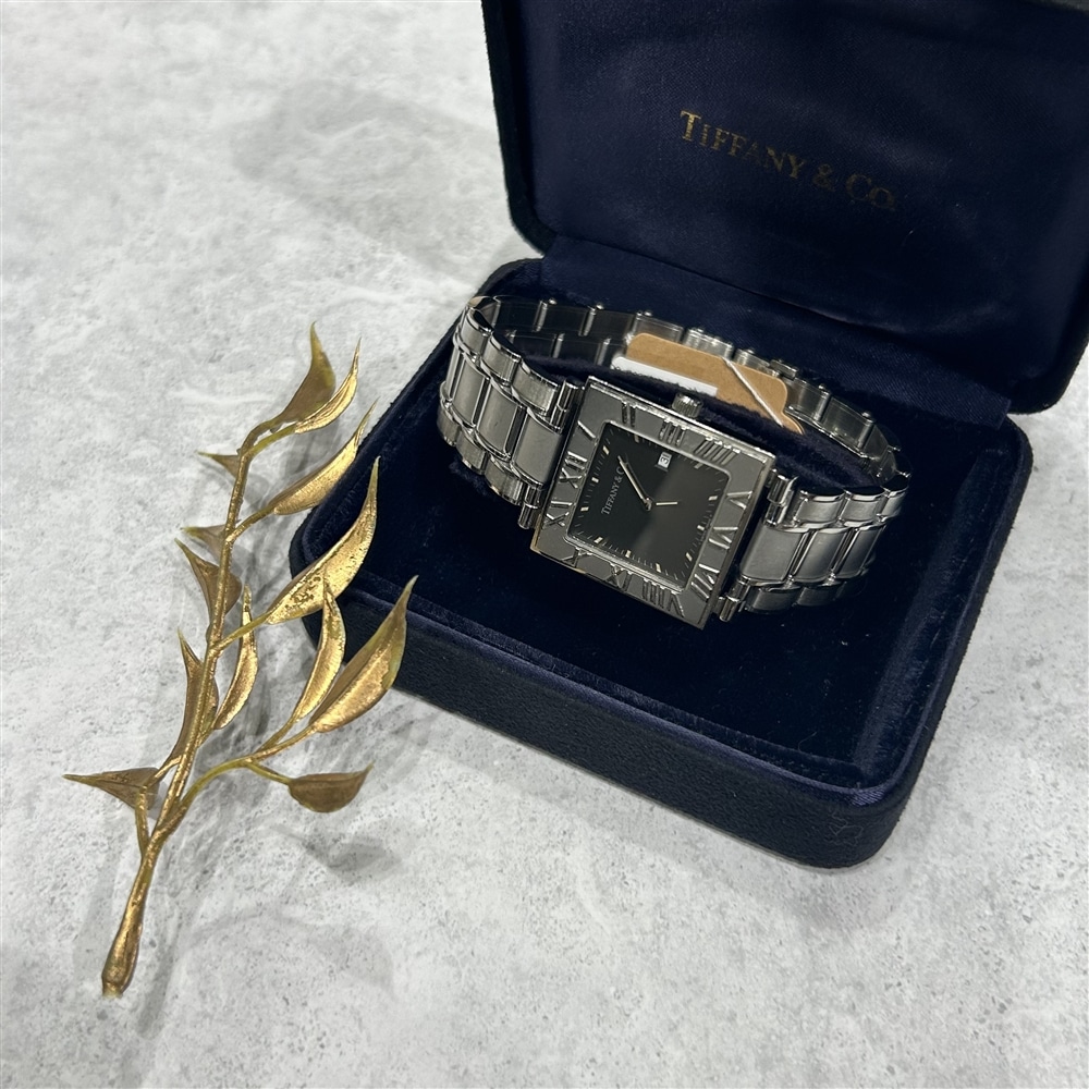 【Vintage Tiffany & Co.】「アトラス」シリーズの、洗練されたスクエアケースモデルの腕時計のご紹介〈junks ルクア大阪店・梅田〉