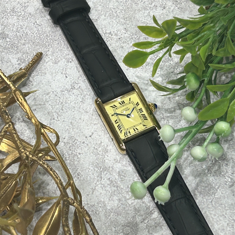 【Vintage CARTIER】大人気デザインのアイボリーローマン文字盤のSMサイズのマストタンク入荷のお知らせ〈junks ルクア大阪店・梅田〉