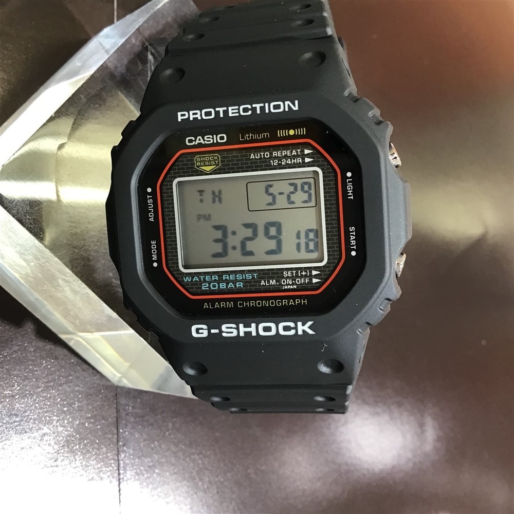 《G-SHOCK》初代G-SHOCK復刻モデル DW-5000R-1AJF 再入荷致しました！