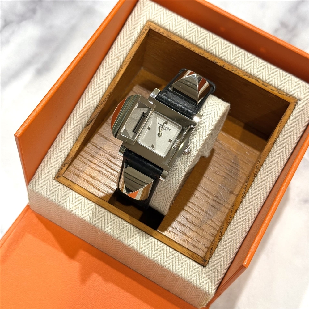 【Vinrage HERMES】スタッズが目を引く個性派時計 メドールのご紹介！
