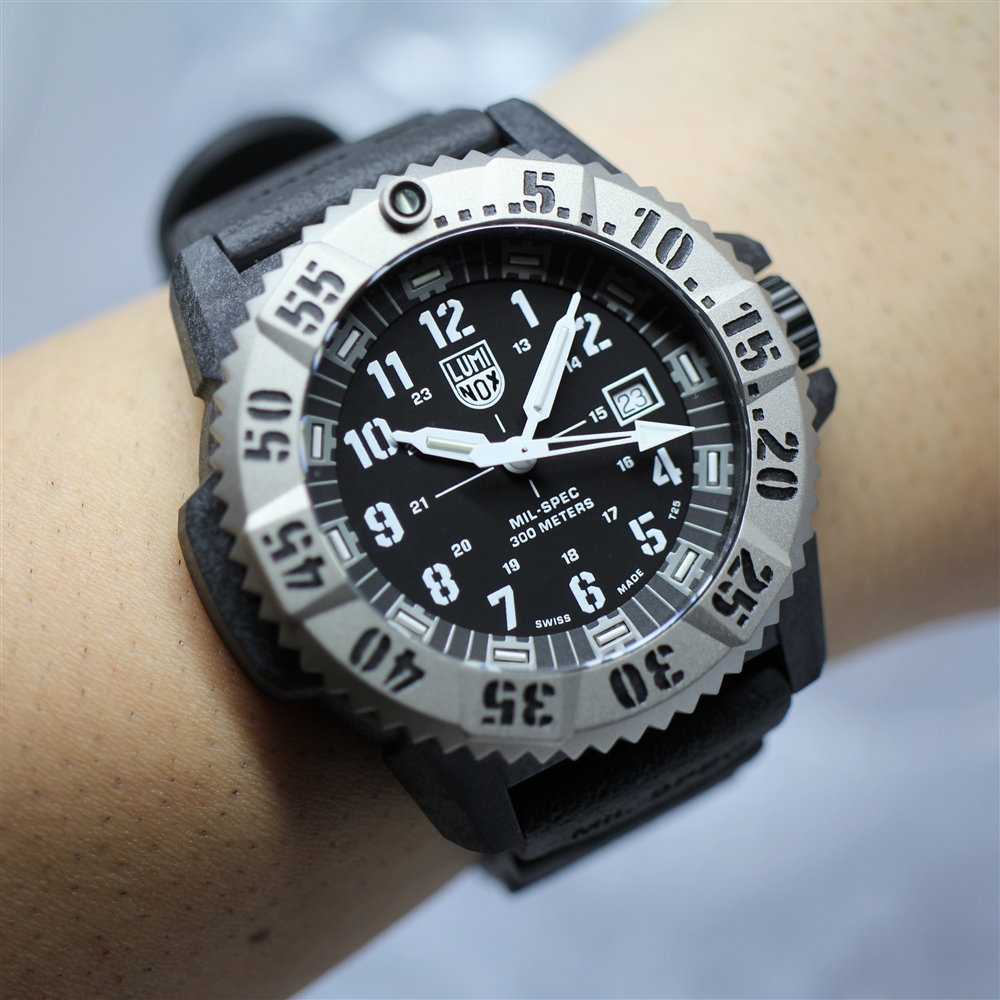 【LUMINOX】最新のミルスペックを満たした本格ミリタリー時計Ref.3351.SETをご紹介。