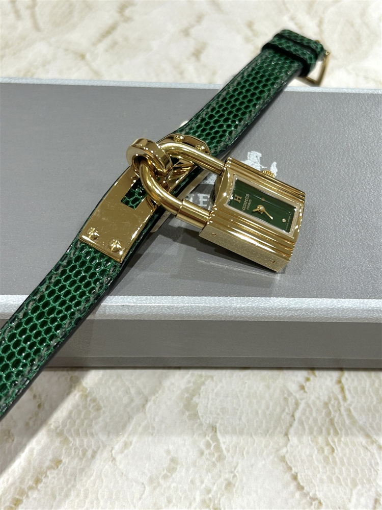 Vintage【HERMES】グリーンのケリーウォッチ入荷しました！