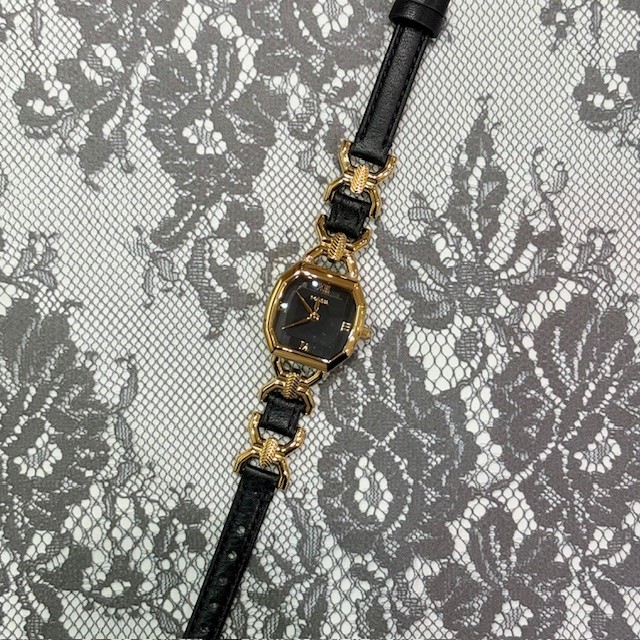 【FOSSIL】ブラック×ゴールドのエレガントウォッチ！