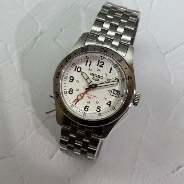 【SEIKO 5 SPORTS】日本限定カラーの流通モデル!奇跡の再入荷!!
