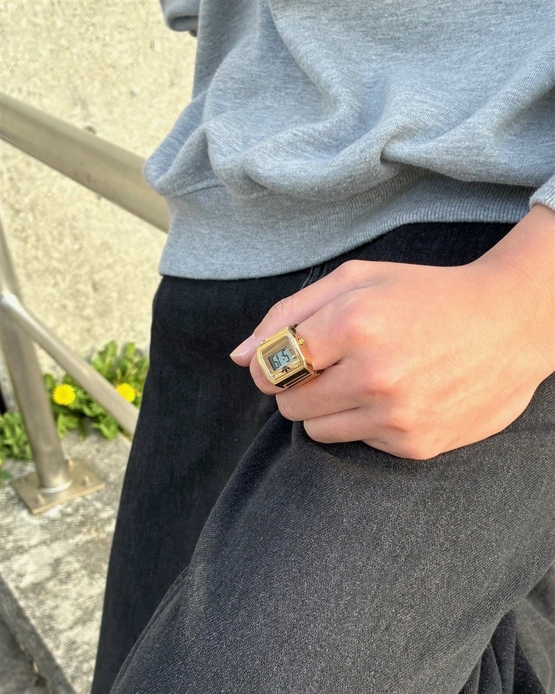 adidas 新作はレトロなリングウォッチ| AOST26036